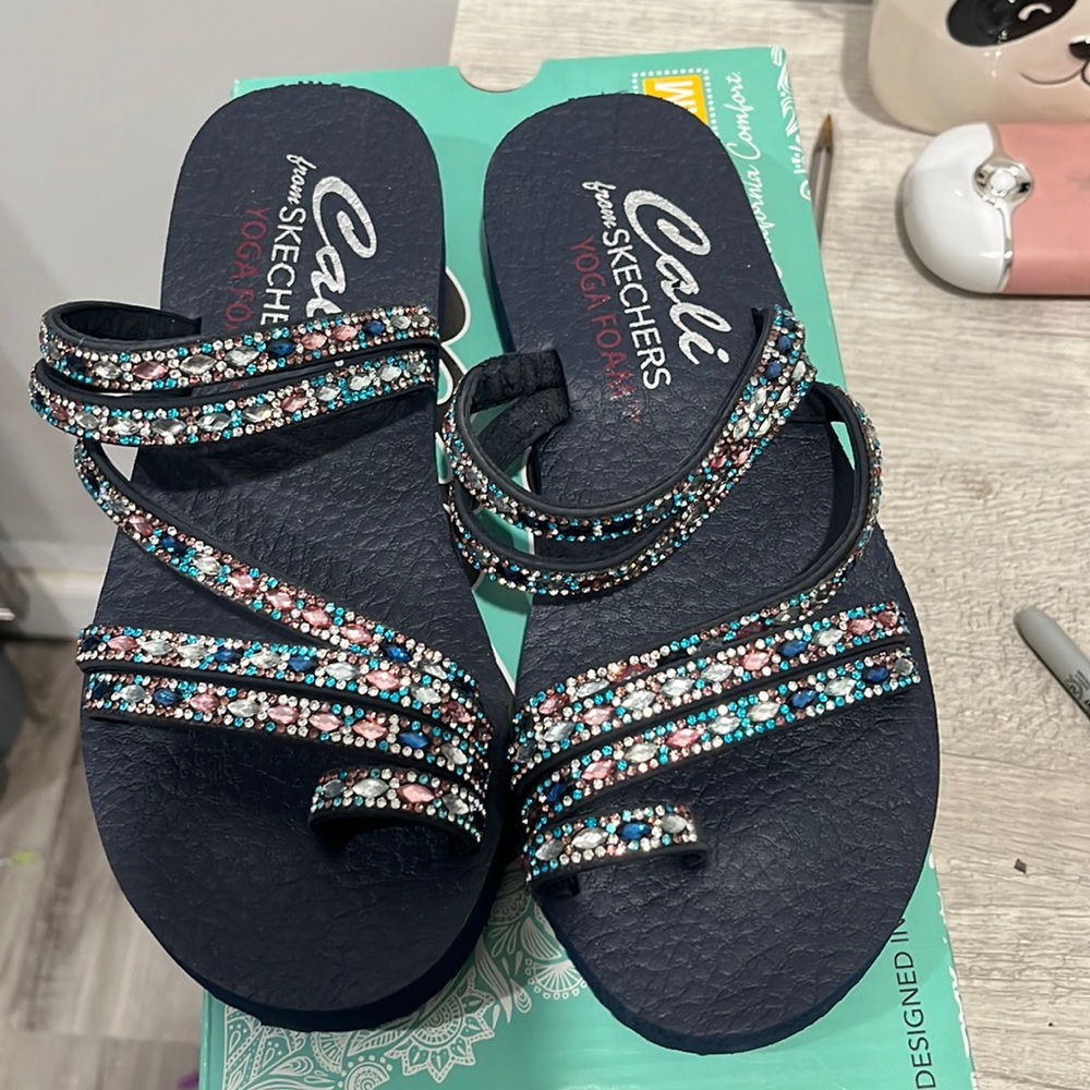 BRAND NEW. Size 6 and they are comfortable!
